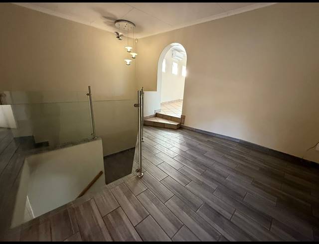6 BEDROOM HOUSE FOR SALE IN SAFARI GARDENS